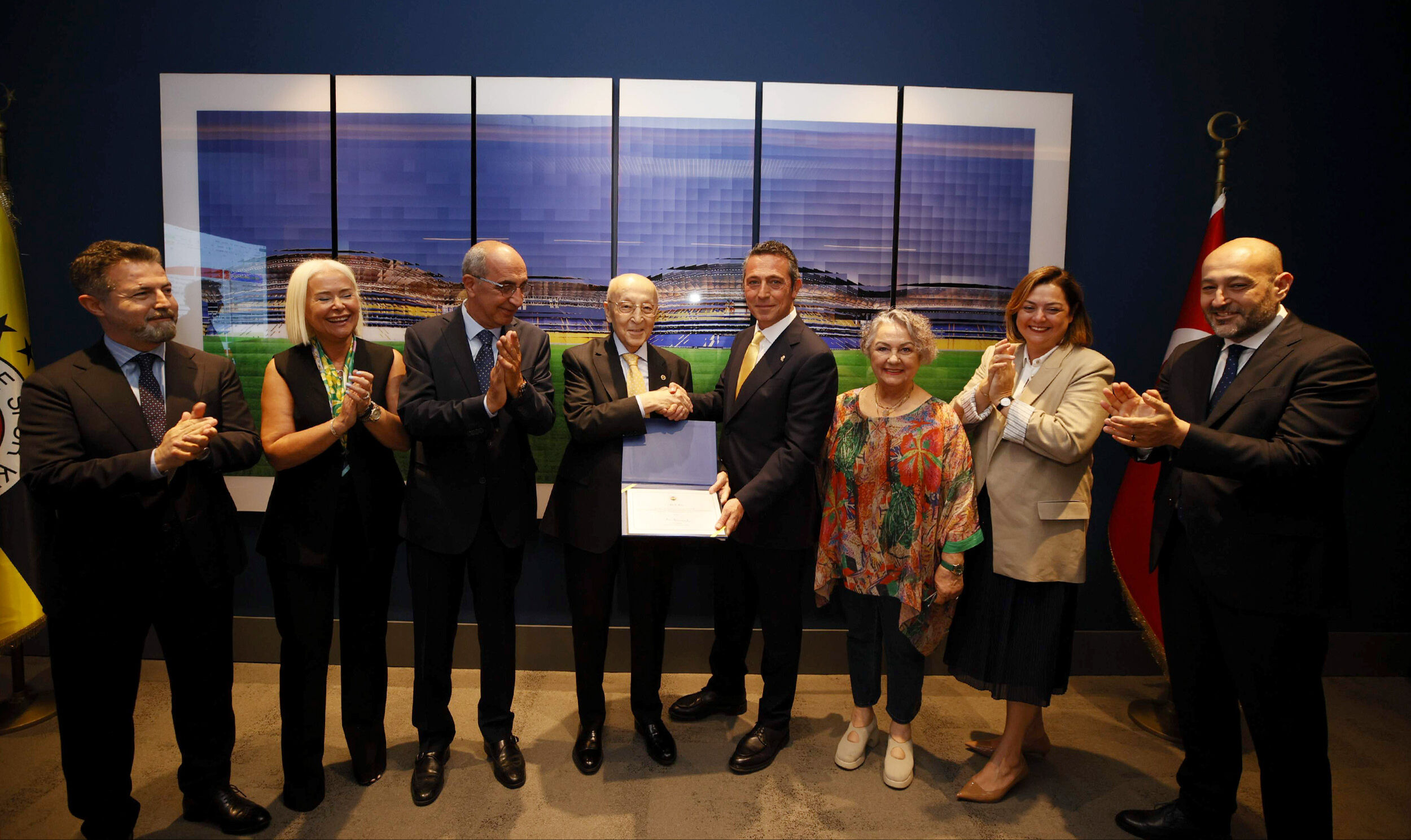 Ali Koç mazbatasını aldı! Fenerbahçe'de görev dağılımı yapıldı Ali Koç mazbatasını aldı! Fenerbahçe'de görev dağılımı yapıldı - 2. Resim