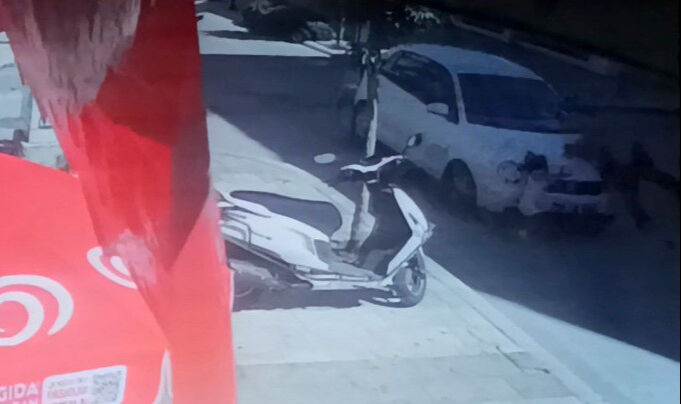 Antalya'daki kaza y&uuml;rekleri ağza getirdi! Anne ve 2 &ccedil;ocuğu &ouml;l&uuml;mden d&ouml;nd&uuml; - 2. Resim