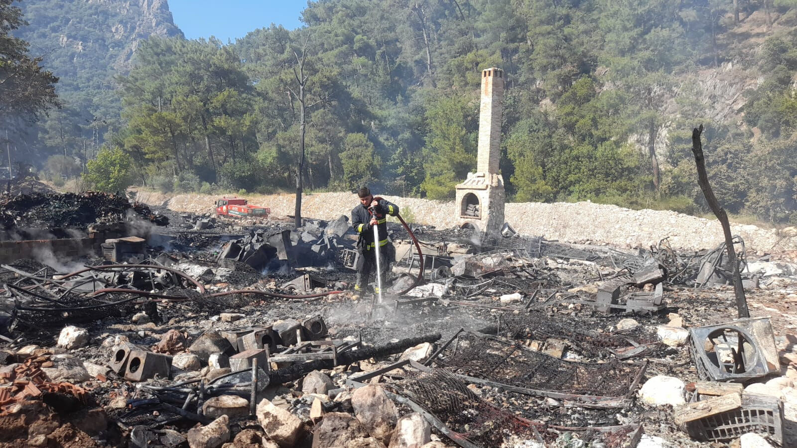 Dünyaca ünlü Kadir'in Ağaç Evleri küle döndü Dünyaca ünlü Kadir'in Ağaç Evleri küle döndü - 6. Resim