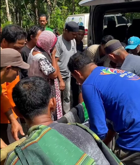 Endonezya'da kaybolan bir kadın 5 metrelik piton yılanın midesinde bulundu! - 4. Resim