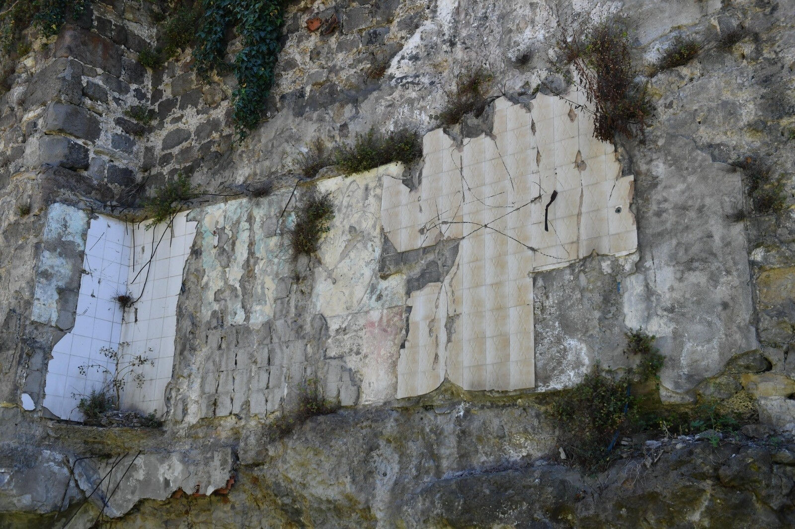 Festival öncesi tarihi surlardaki fayans kirliliği gündeme geldi! Trabzon İl Koordinasyon Kurulu konuyu tartıştı Festival öncesi tarihi surlardaki fayans kirliliği gündeme geldi! Trabzon İl Koordinasyon Kurulu konuyu tartıştı - 3. Resim