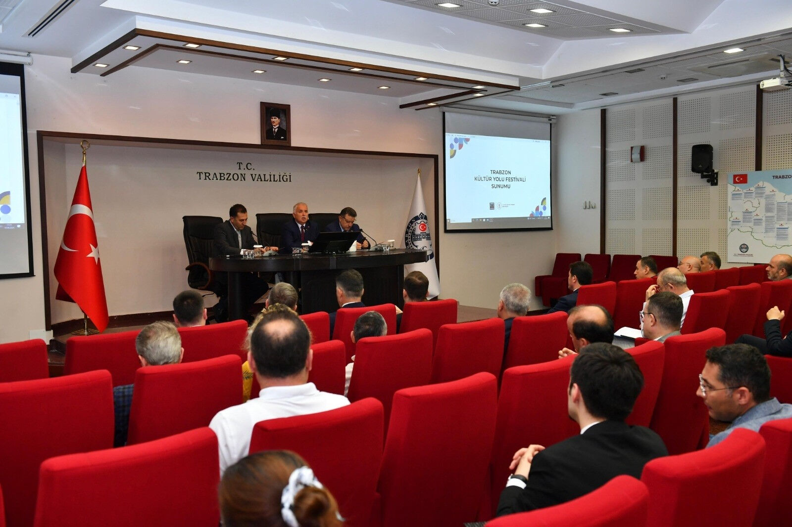 Festival öncesi tarihi surlardaki fayans kirliliği gündeme geldi! Trabzon İl Koordinasyon Kurulu konuyu tartıştı Festival öncesi tarihi surlardaki fayans kirliliği gündeme geldi! Trabzon İl Koordinasyon Kurulu konuyu tartıştı - 1. Resim