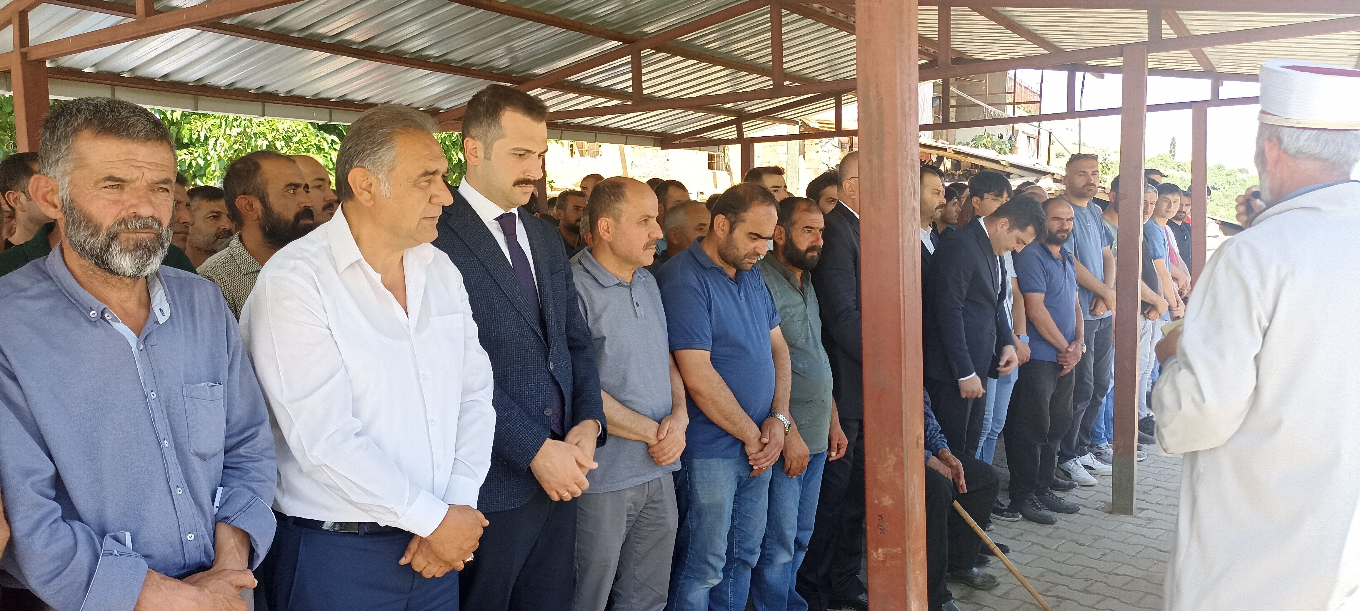 İliç'te 116 gün sonra topraktan çıkarılan Hüseyin Kara, toprağa verildi İliç'te 116 gün sonra topraktan çıkarılan Hüseyin Kara, toprağa verildi - 2. Resim