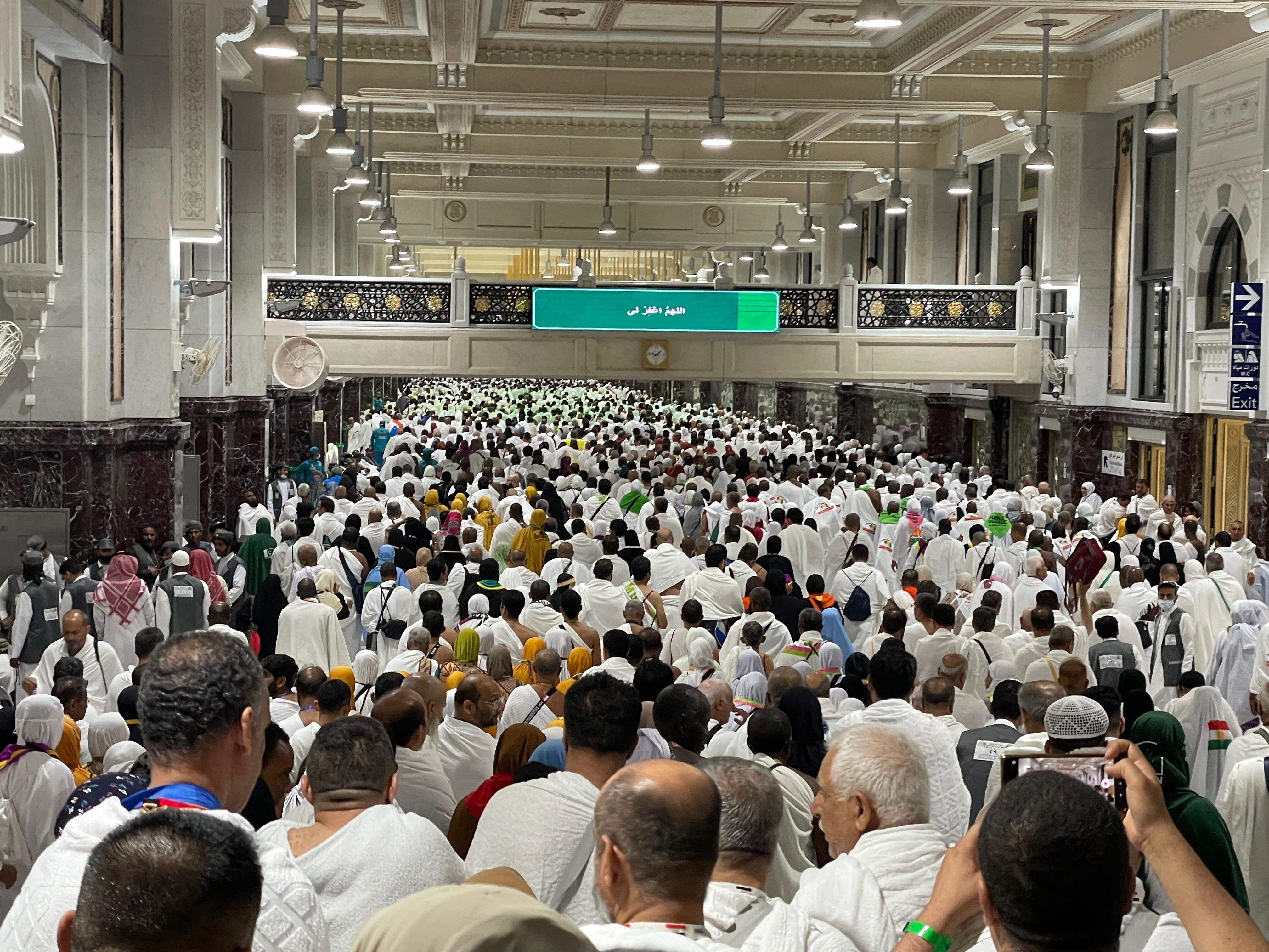 Mekke'ye ulaşan hacı adayları Kâbe'de gözyaşlarına boğuluyor Mekke'ye ulaşan hacı adayları Kabe'de gözyaşlarına boğuluyor - 2. Resim