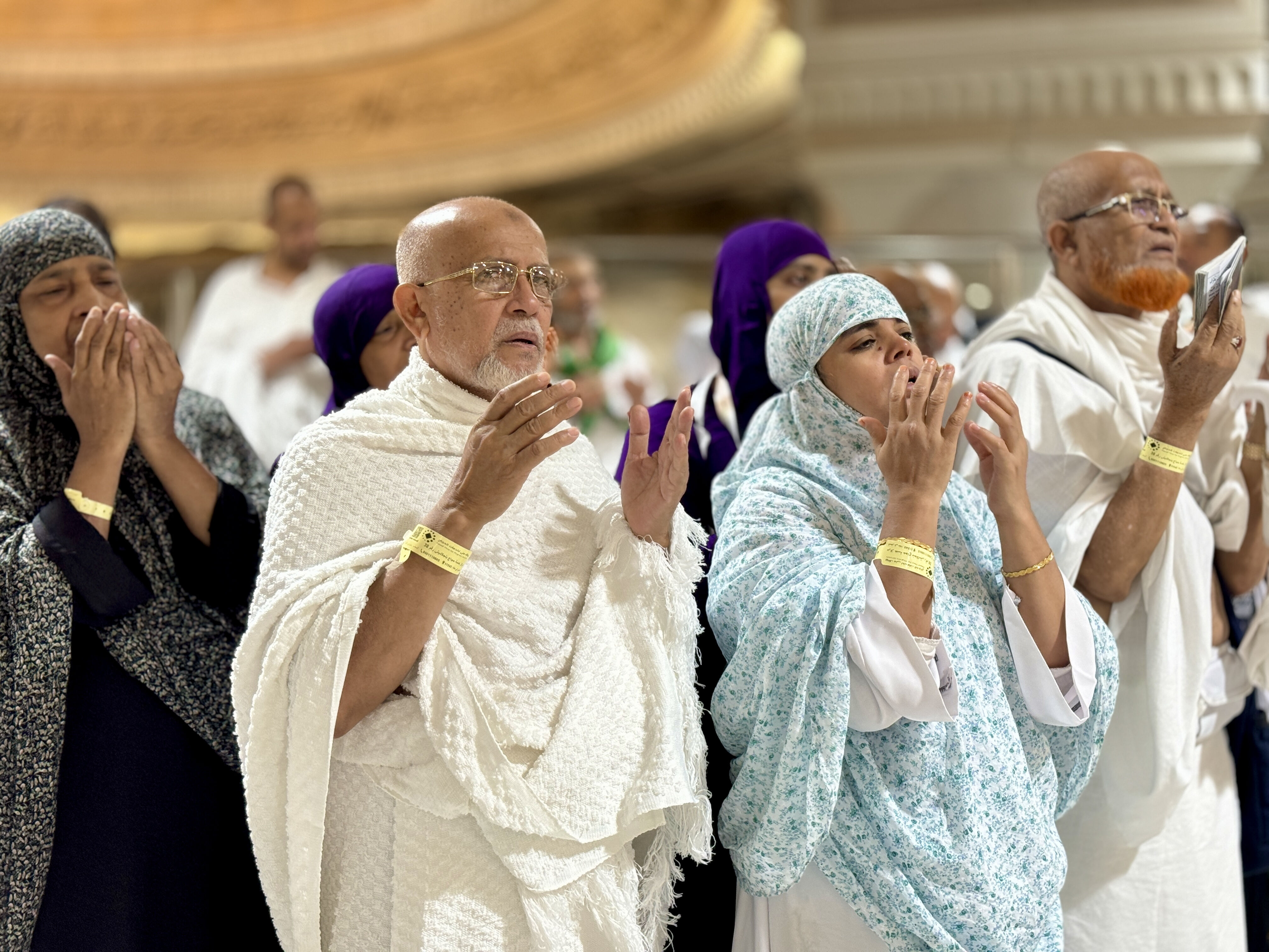 Mekke'ye ulaşan hacı adayları Kâbe'de gözyaşlarına boğuluyor Mekke'ye ulaşan hacı adayları Kabe'de gözyaşlarına boğuluyor - 3. Resim