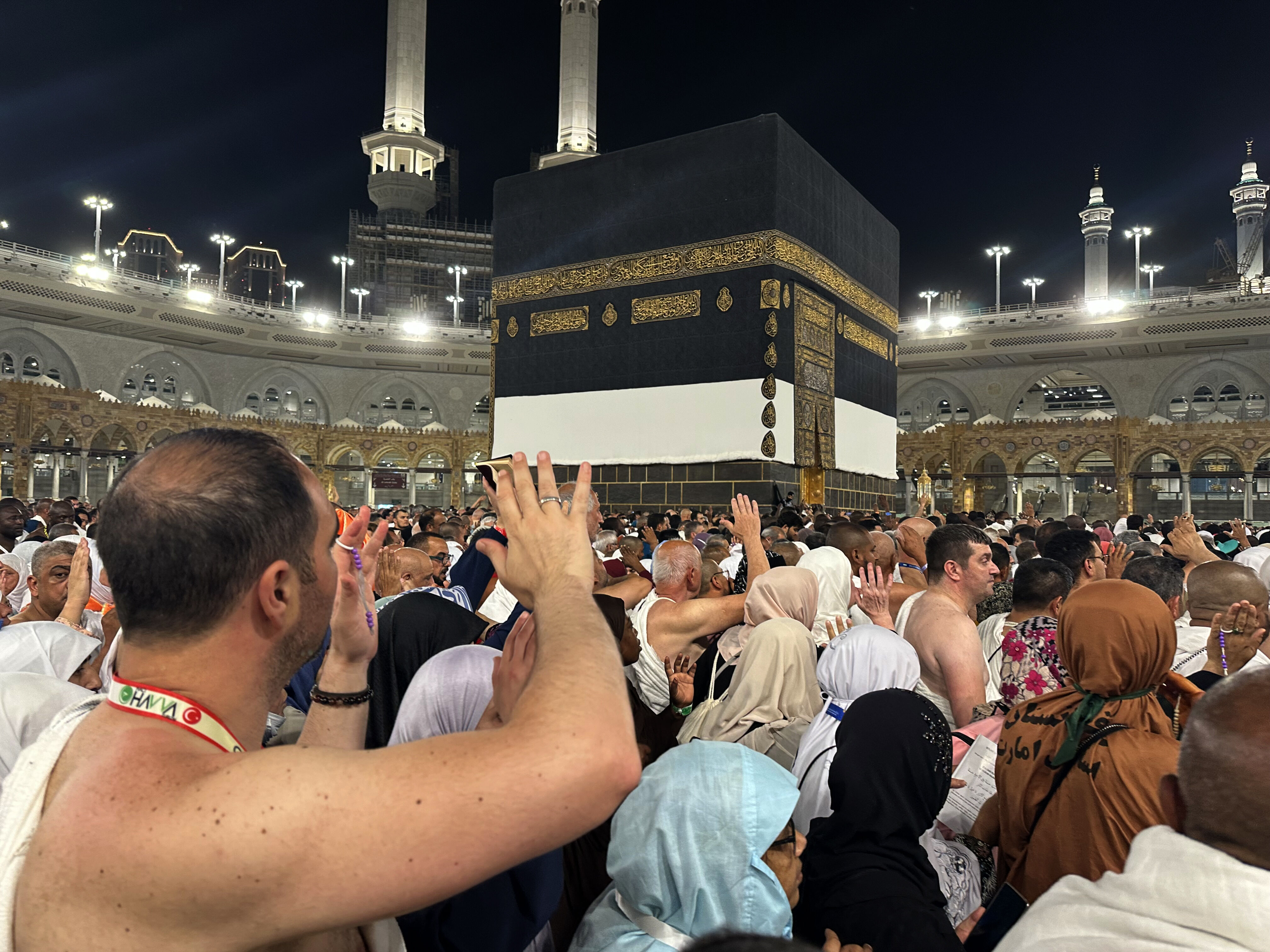 Mekke'ye ulaşan hacı adayları Kâbe'de gözyaşlarına boğuluyor Mekke'ye ulaşan hacı adayları Kabe'de gözyaşlarına boğuluyor - 9. Resim