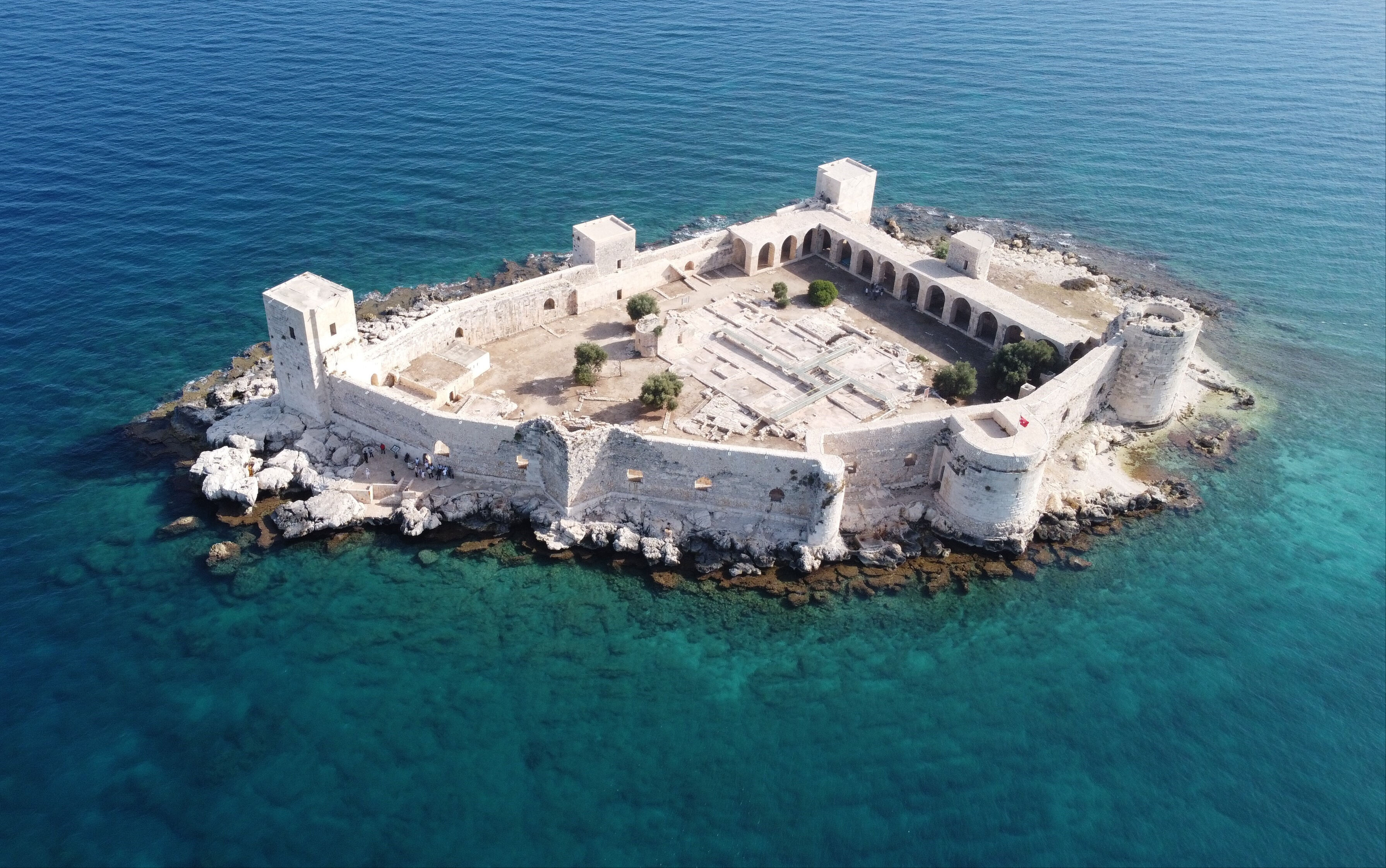 Mersin Valiliği UNESCO'nun kalıcı listesine aday Kızkalesi'ni tantuniyle buluşturdu - 1. Resim