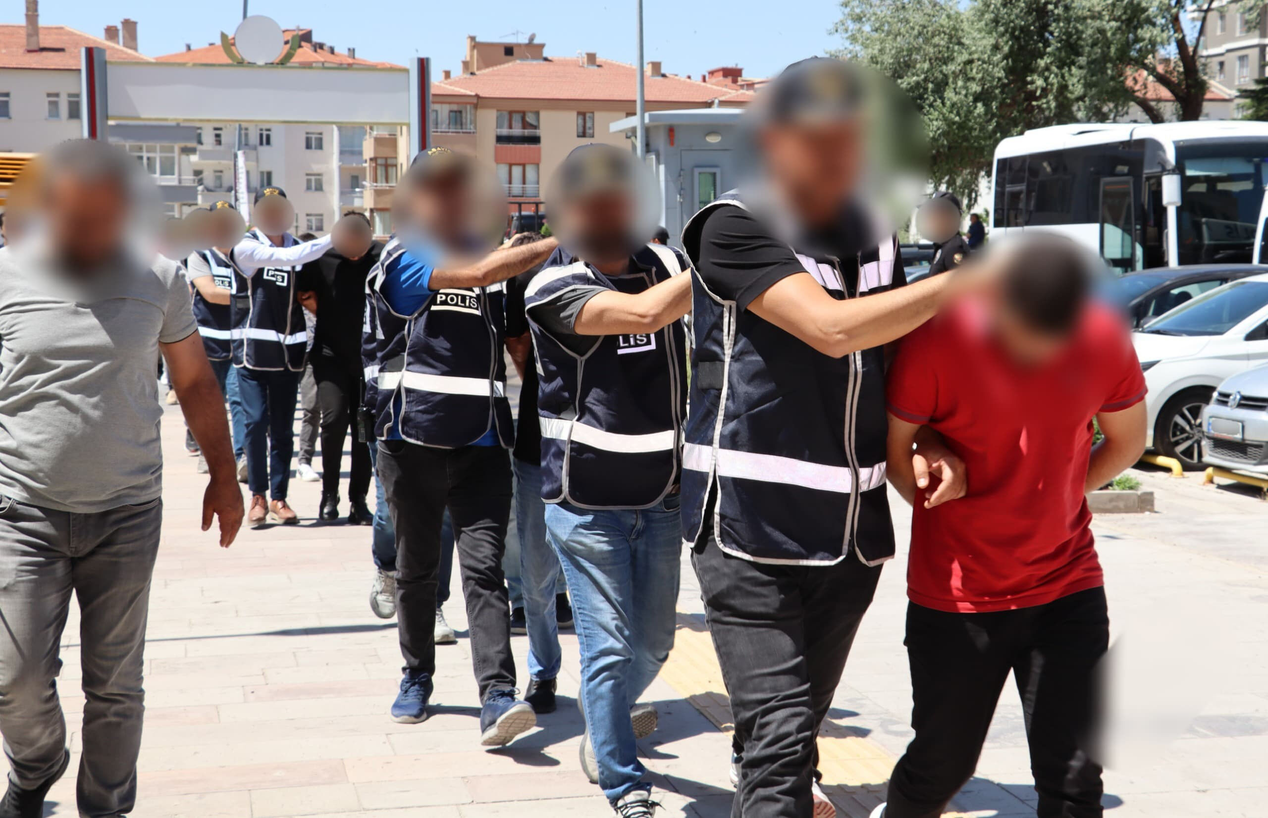 Niğde'de öldürülüp köprü kenarına atılmıştı! Davada yeni gelişme: 14 kişiye gözaltı - 2. Resim