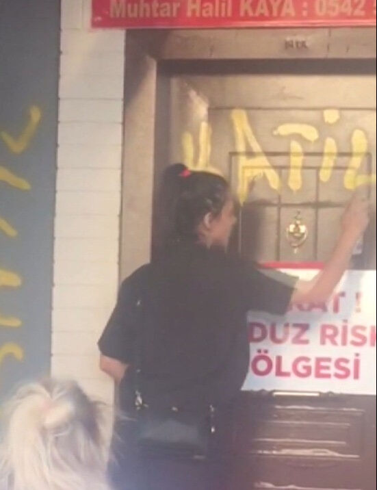 Şanlıurfa'da kuduz köpek vakası! Buket Özgünlü tutuklanmıştı, 4 kişi hakkında daha kararı çıktı Şanlıurfa'da kuduz köpek vakası! Buket Özgünlü tutuklanmıştı, 4 kişi hakkında kararı çıktı - 2. Resim