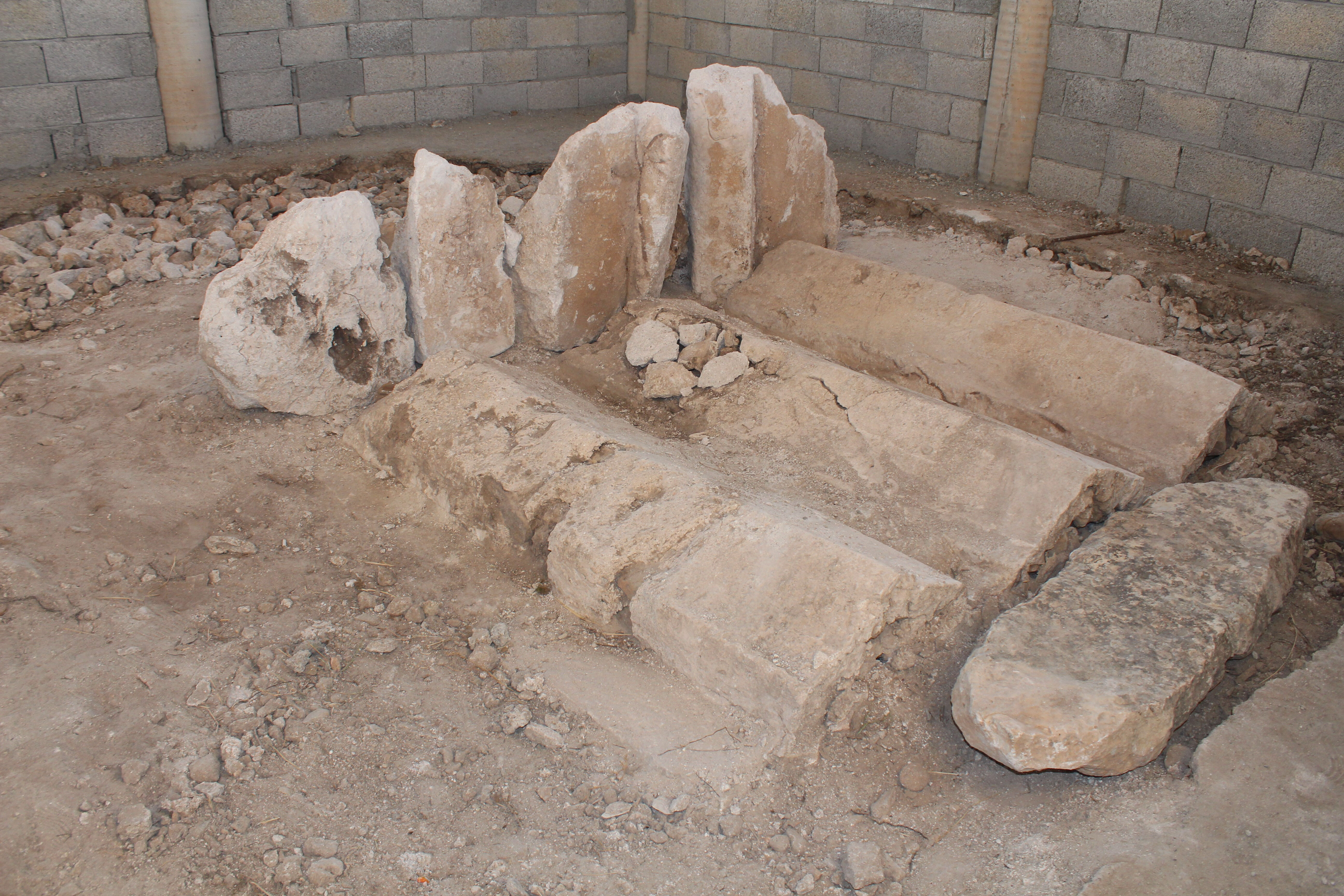Siirt'te restore edilen türbeden başka mezarlar çıktı! Jandarma korumaya aldı Siirt'te restore edilen türbeden başka mezarlar çıktı! Jandarma korumaya aldı - 4. Resim