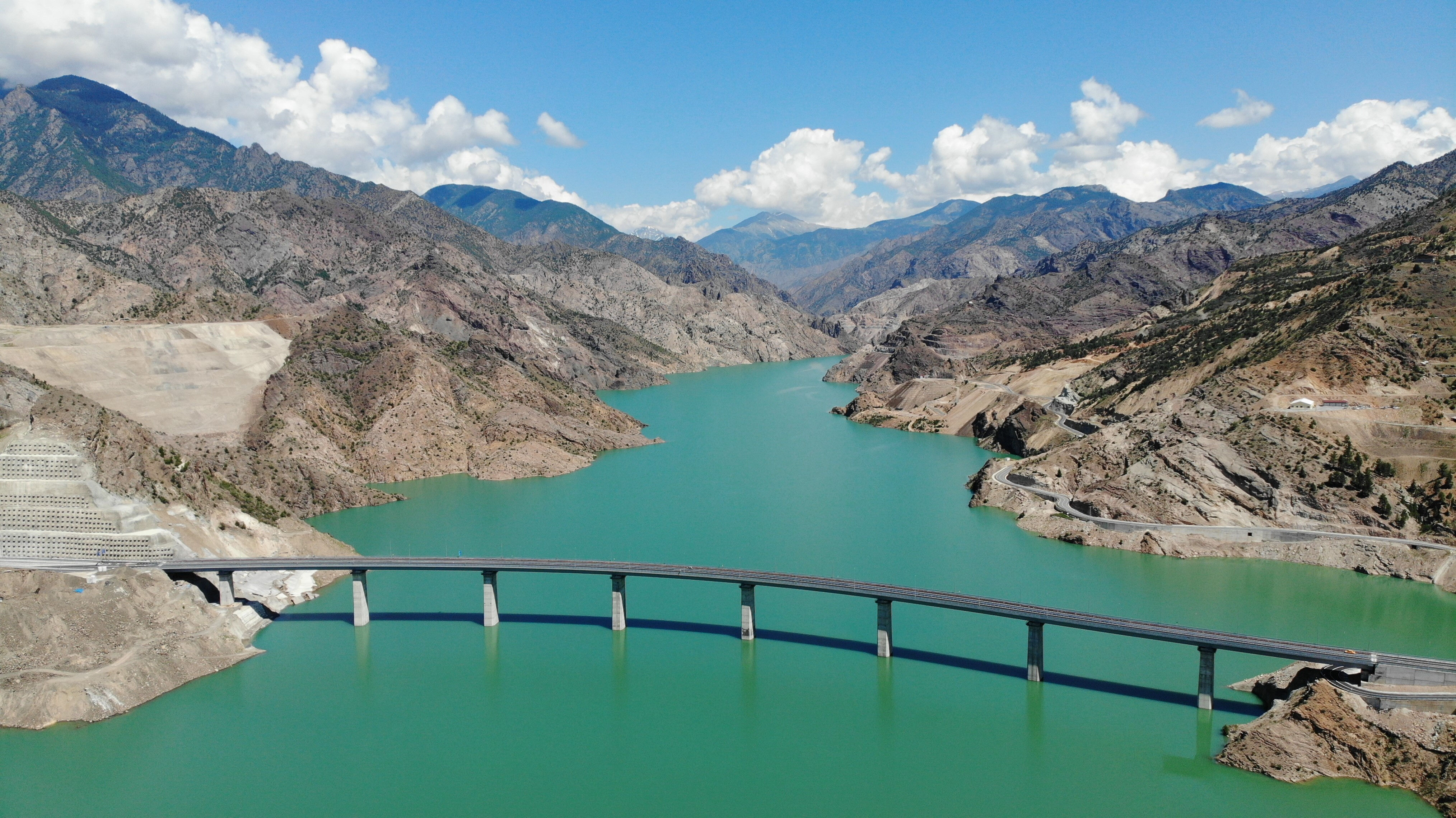 Yusufeli Merkez Viyadüğü trafiğe açıldı: Ulaşım 25 dakika kısalacak Yusufeli Merkez Viyadüğü trafiğe açıldı: Ulaşım 25 dakika kısalacak - 1. Resim
