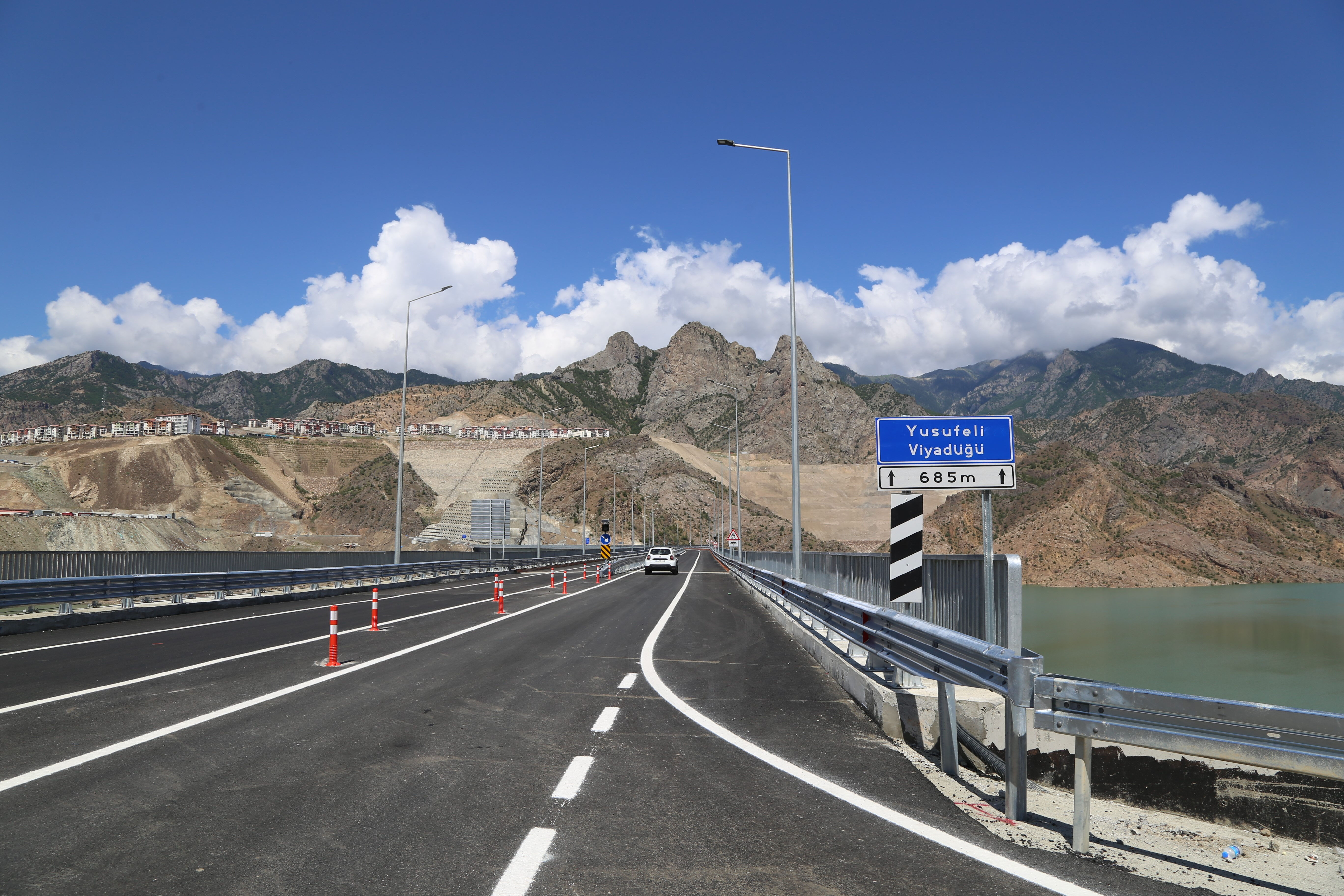 Yusufeli Merkez Viyadüğü trafiğe açıldı: Ulaşım 25 dakika kısalacak Yusufeli Merkez Viyadüğü trafiğe açıldı: Ulaşım 25 dakika kısalacak - 3. Resim