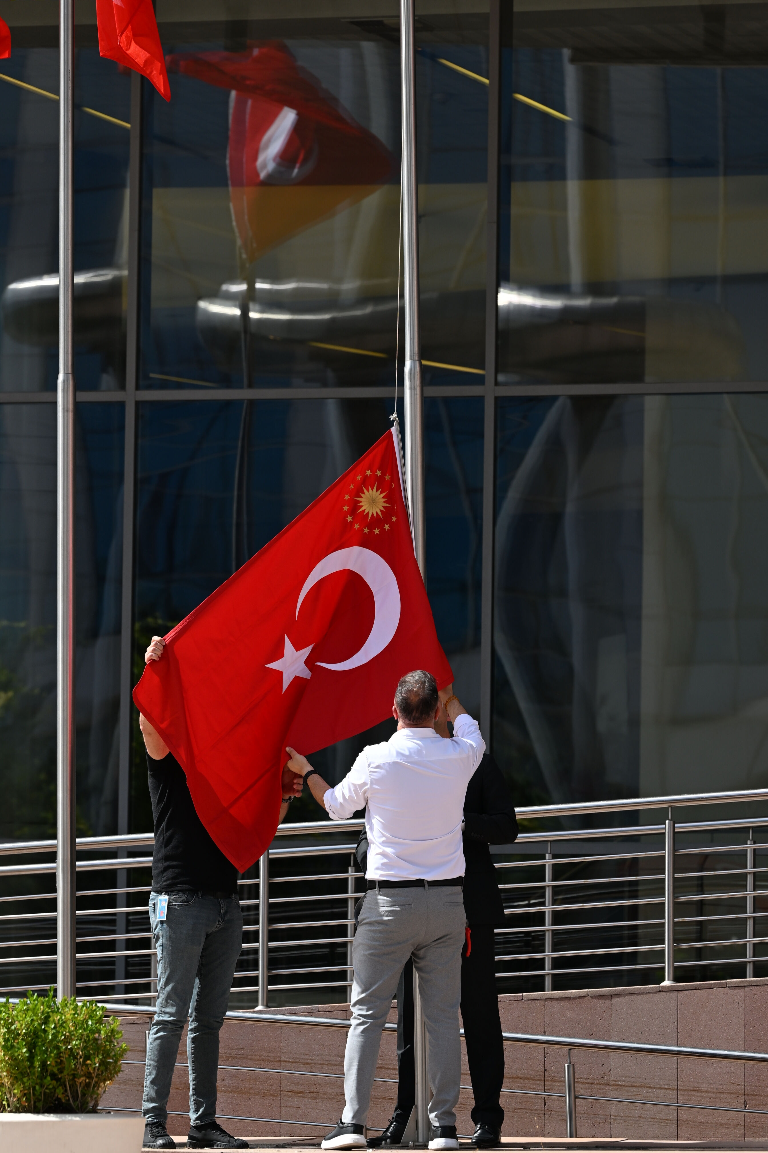 12’nci katta 1,5 saat zirve... Erdoğan ve CHP lideri Özel buluştu 12’nci katta 1,5 saat zirve... Erdoğan ve CHP lideri Özel buluştu - 2. Resim