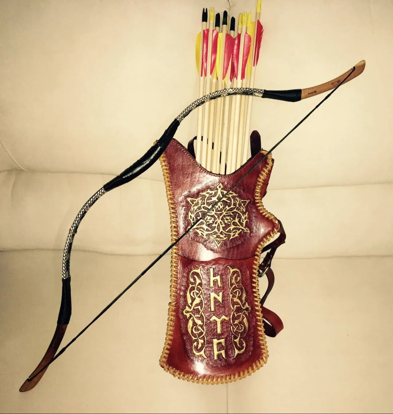 Ayşe Ateş'in Erdoğan'a hediye ettiği okların anlamı ne? Ayşe Ateş'in Erdoğan'a hediye ettiği okların anlamı ne? - 3. Resim