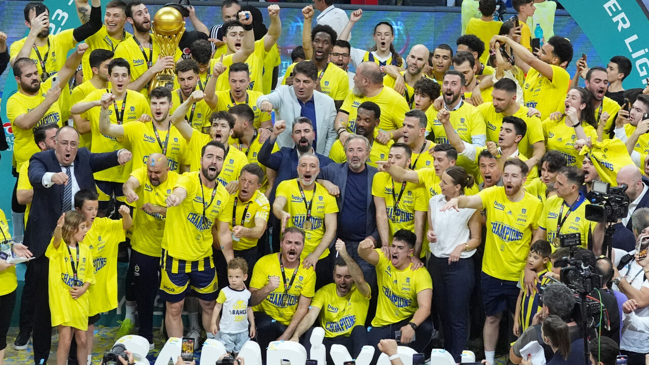 Basketbolda şampiyon belli oldu! Fenerbahçe - Anadolu Efes finali nefes kesti Basketbolda şampiyon belli oldu! Fenerbahçe - Anadolu Efes finali nefes kesti - 1. Resim