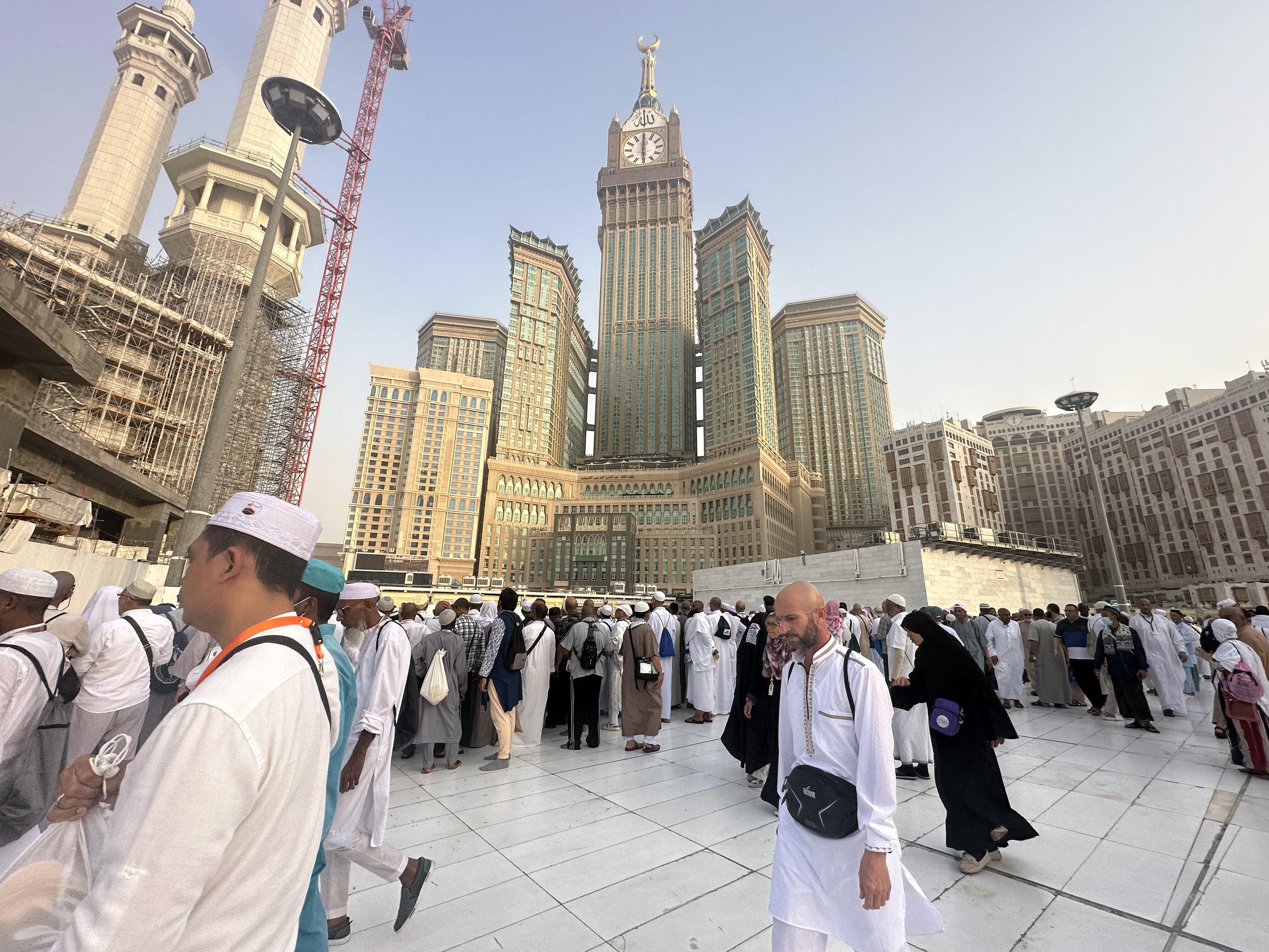 Kâbe-i Muazzama'da sabah namazı! Mekke-i Mükerreme'ye ulaşan hacı adayları Ebrac el-Beyt Kuleleri'nden görüntülendi Kâbe-i Muazzama'da sabah namazı! Mekke-i Mükerreme'ye ulaşan hacı adayları Ebrac el-Beyt Kuleleri'nden görüntülendi - 1. Resim
