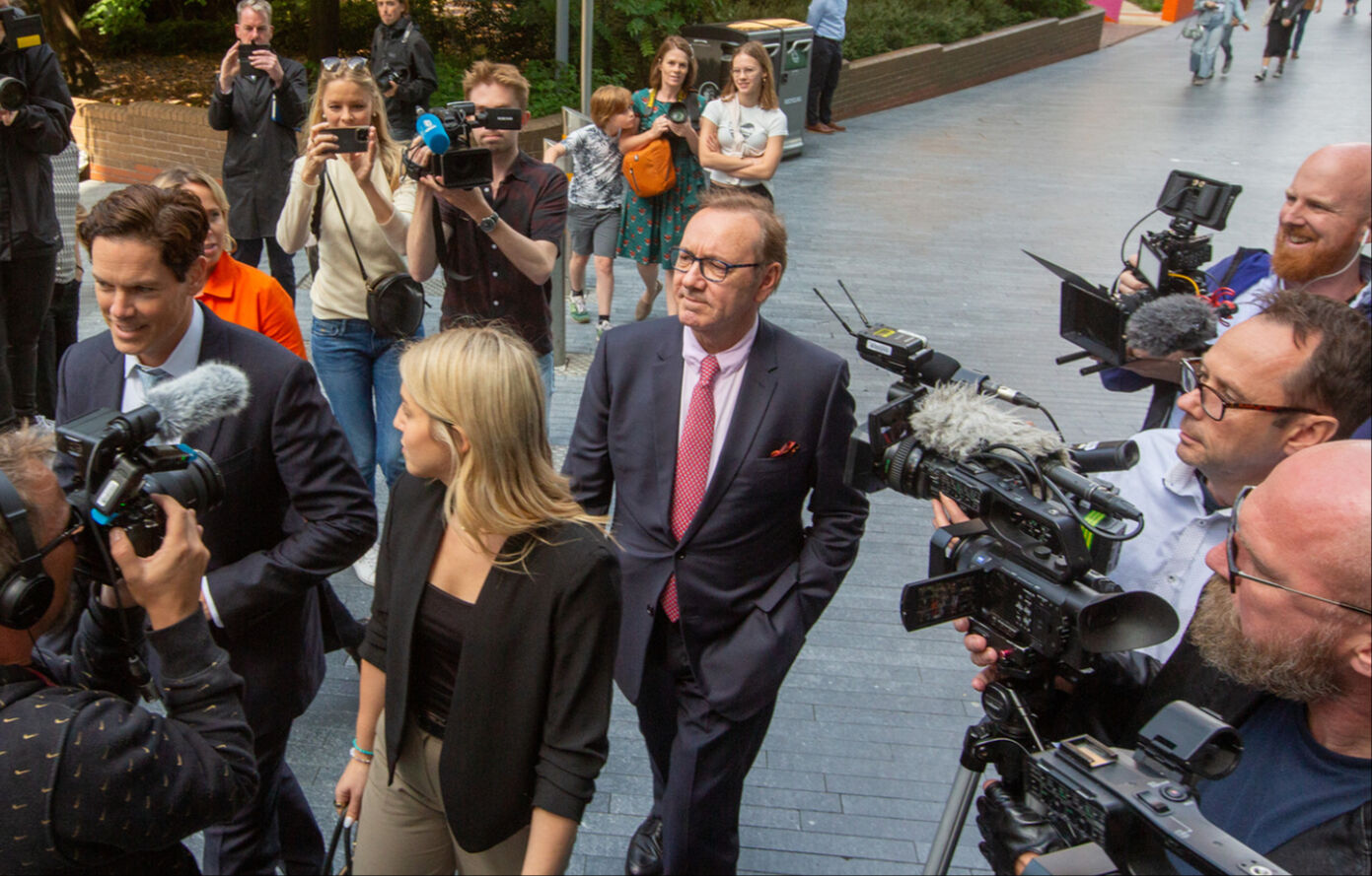 Oscar'lı oyuncu Kevin Spacey evsiz kaldı, g&ouml;zyaşları i&ccedil;inde anlattı: Meteliksizim, faturalarımı &ouml;deyemiyorum! - 2. Resim