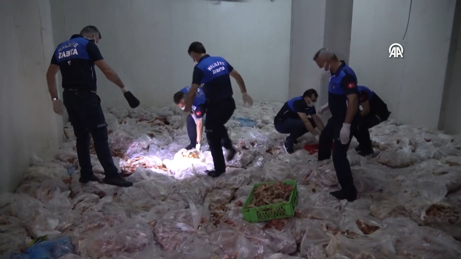 Vatandaşlara yedireceklerdi... Şanlıurfa'da 10 ton bozuk tavuk eti yakalandı! Vatandaşlara yedireceklerdi... Şanlıurfa'da 10 ton bozuk tavuk eti yakalandı! - 2. Resim