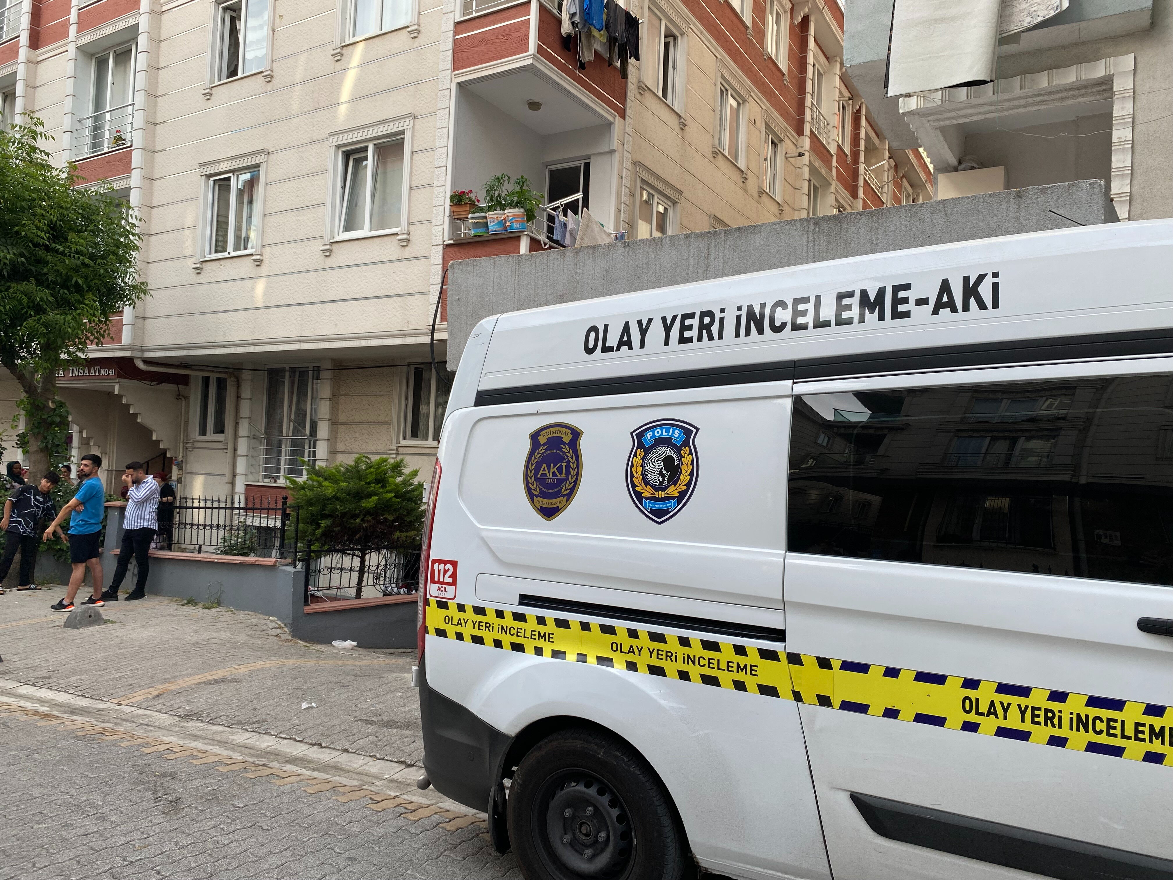 Bayram öncesi kahreden olay! Küçükçekmece'de 1.5 yaşındaki çocuk balkondan düştü Bayram öncesi en acı olay! Küçükçekmece'de 1.5 yaşındaki çocuk balkondan düştü - 2. Resim