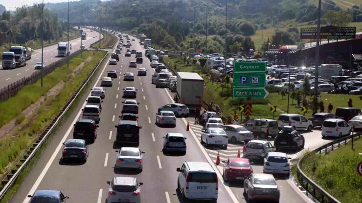 Bayramda yola çıkacaklar dikkat! 81 ile gönderildi, bu araçların trafiğe çıkış yasaklandı Bayramda yola çıkacaklar dikkat! 81 ile gönderildi, bu araçların trafiğe çıkış yasaklandı - 2. Resim