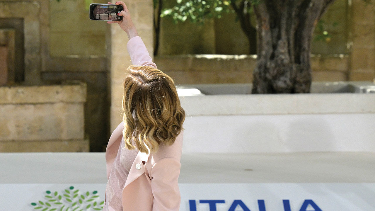 Biden G7 Zirvesi'ne geç kalınca Meloni selfie çekti - 2. Resim