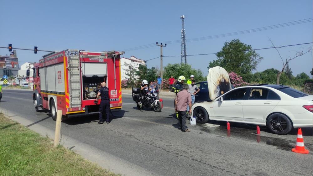 Bursa'da 45 bin TL masraf yaptığı Mercedes marka aracı alev alınca ölümden döndü Bursa'da 45 bin TL masraf yaptığı Mercedes marka aracı alev alınca ölümden döndü - 4. Resim