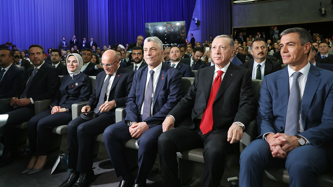 Cumhurbaşkanı Erdoğan İspanya'da! Sanchez'e övgüler dizdi Cumhurbaşkanı Erdoğan İspanya'da! Sanchez'e övgüler dizdi - 1. Resim