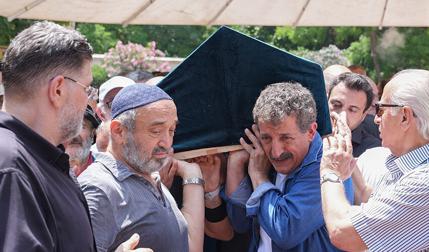 Efsane jön Murat Soydan’a veda! ‘Kollarımda öldü, sevilen bir insandı’ Efsane jön Murat Soydan’a veda! ‘Kollarımda öldü, sevilen bir insandı’ - 2. Resim