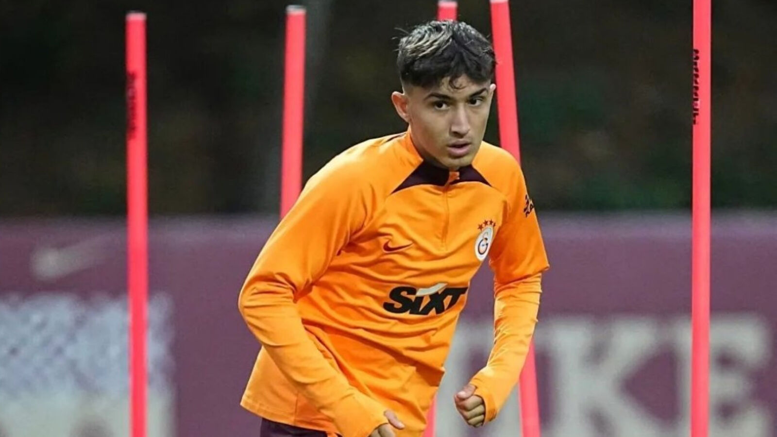 Fenerbahçe, Galatasaray Futbol Akademisi'ne kancayı attı! Aslan'ın genç yeteneğiyle görüşüyor iddiası - 2. Resim