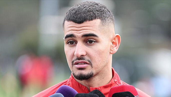Fenerbahçe'nin yeni transferi Levent Mercan, Fatih Karagümrük'te sol bek mevkiinde oynuyordu Fenerbahçe'nin yeni transferi Levent Mercan, Fatih Karagümrük'te sol bek mevkiinde oynuyordu - 1. Resim