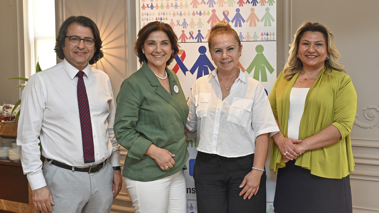 Göğüs kanseri yaşı düştü! Doktorlar bile konduramıyor, geç teşhis ediliyor - 1. Resim