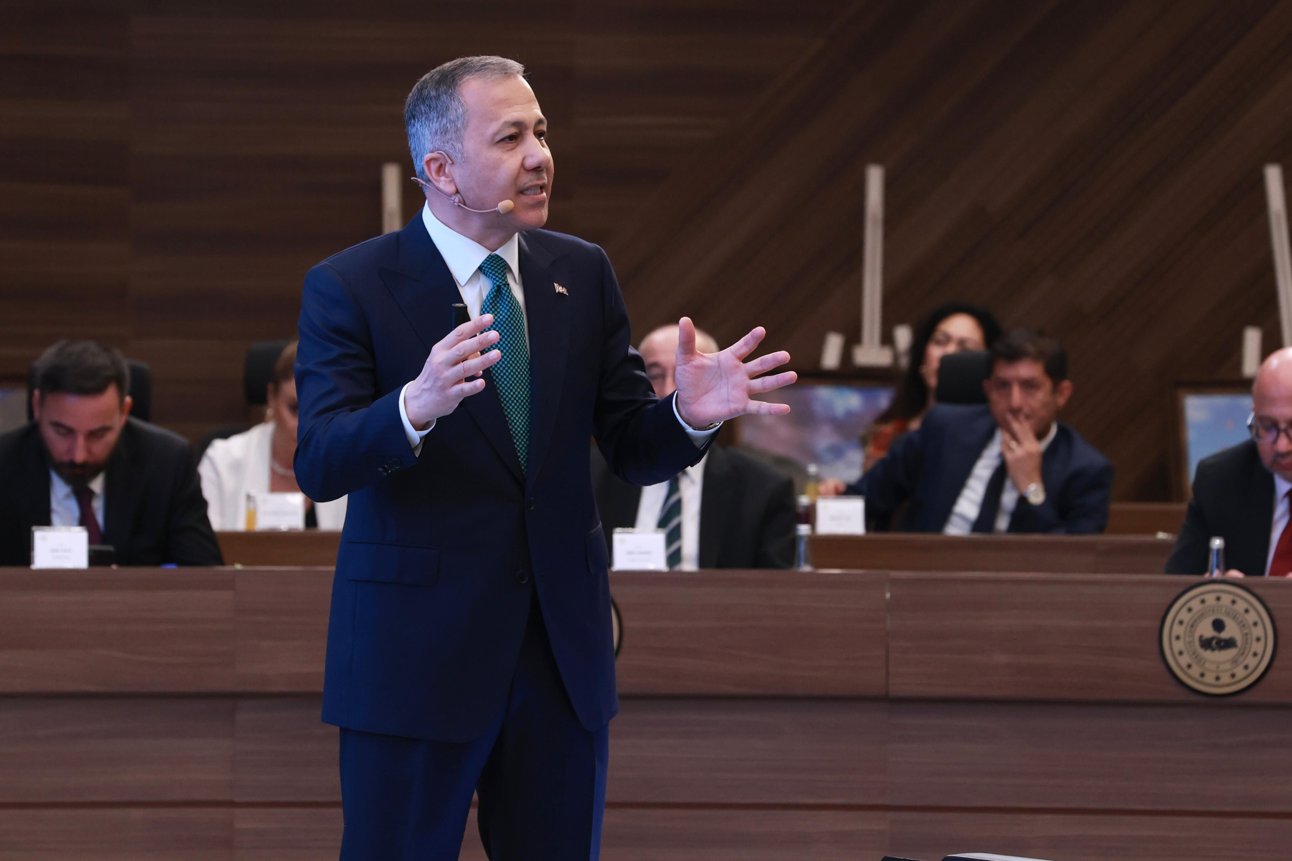 İçişleri Bakanı Ali Yerlikaya'dan FETÖ Türkiye'ye getiriliyor iddialarına net cevap İçişleri Bakanı Ali Yerlikaya'dan FETÖ Türkiye'ye getiriliyor iddialarına net cevap - 5. Resim