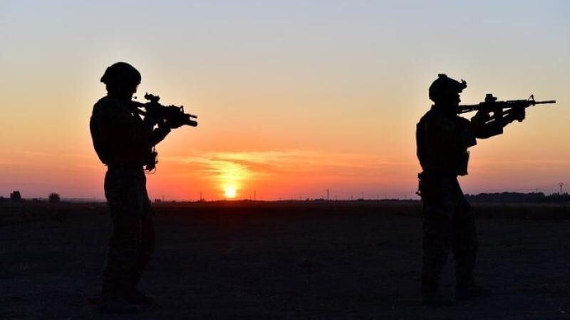Kuzey Irak'ta PKK'lı 2 terörist Mehmetçik'e teslim oldu Kuzey Irak'ta PKK'lı 2 terörist Mehmetçik'e teslim oldu - 1. Resim