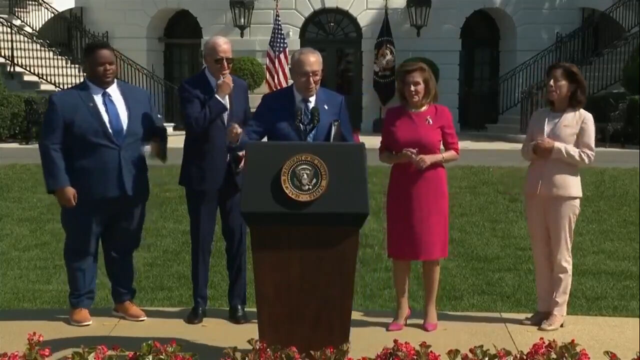 ABD Başkanı Biden'ın selamlaştığını unutup elini yeniden uzattığı anlar gündem oldu ABD Başkanı Biden'ın selamlaştığını unutup elini yeniden uzattığı anlar gündem oldu - 4. Resim