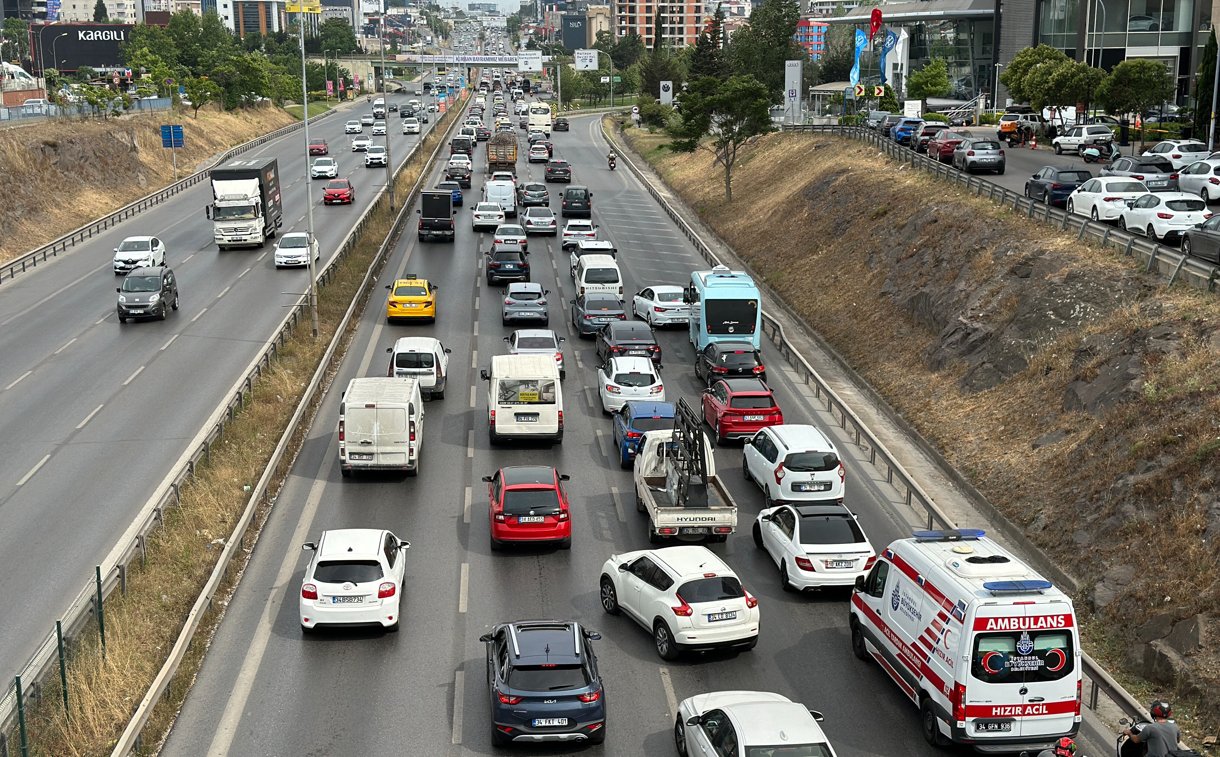 Bayram göçü başladı! Dokuz günlük tatilin ilk saatlerinde trafik yoğunluğu Bayram göçü başladı! Dokuz günlük tatilin ilk saatlerinde trafik yoğunluğu - 1. Resim