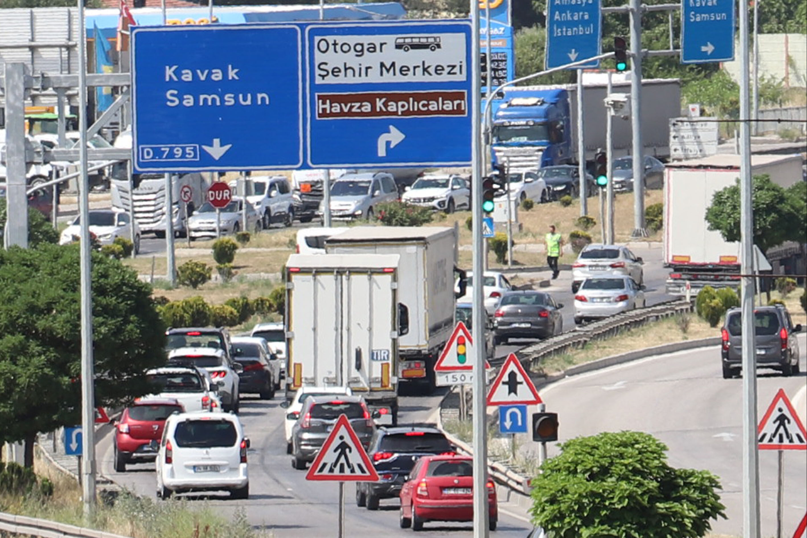 Bayram göçü başladı! Dokuz günlük tatilin ilk saatlerinde trafik yoğunluğu Bayram göçü başladı! Dokuz günlük tatilin ilk saatlerinde trafik yoğunluğu - 3. Resim