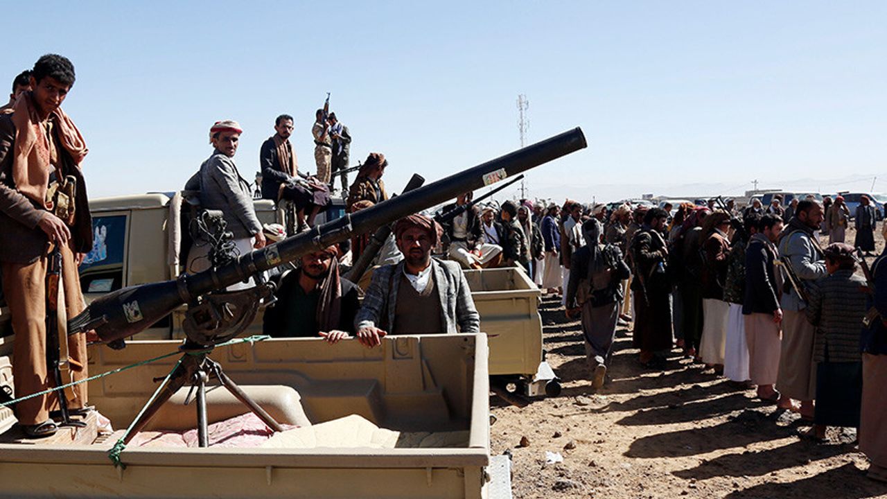 Husiler bir günde 3 gemiye saldırdı: İsrail durmadıkça durmayacağız | Türkiye  Gazetesi