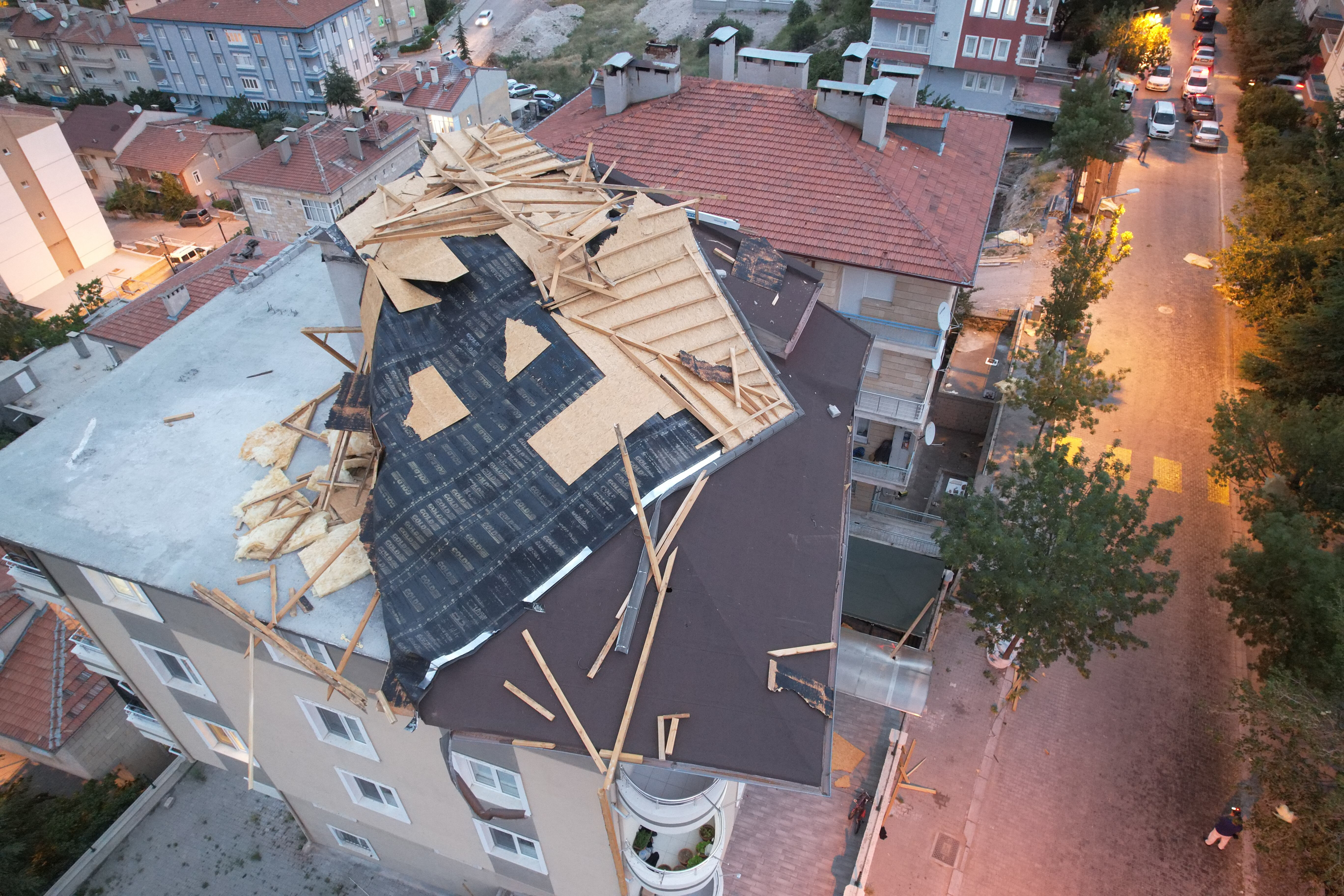 Nevşehir'de yer yerinden oynadı! Göreme'de turistler mahsur kaldı - 1. Resim