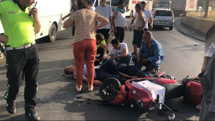 Otomobil elektrikli bisikletle çarpıştı, baba oğul yaralandı Otomobil elektrikli bisikletle çarpıştı, baba oğul yaralandı - 1. Resim