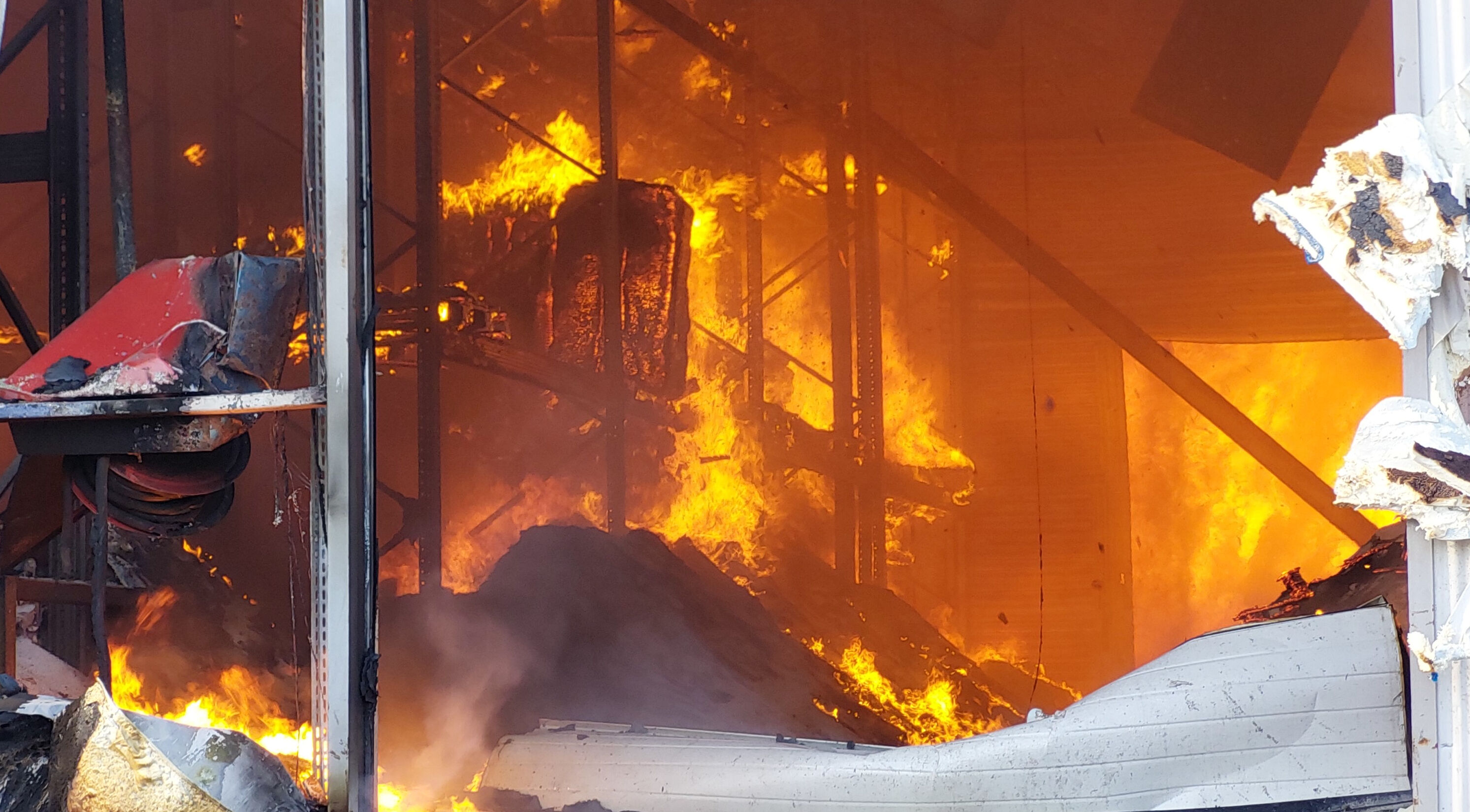 Samsun'da bebek bezi fabrikasında yangın! Ekipler olay yerinde - 1. Resim