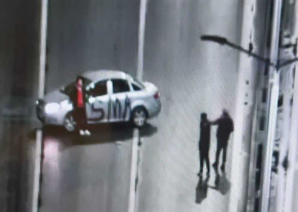 15 Temmuz Şehitler Köprüsü'nde hareketli anlar yaşanmıştı! Yolu kapatan şüpheli tutuklandı - 1. Resim