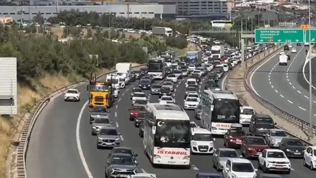 İstanbullu şehri terk ediyor! Bayram tatilcileri yollara düştü, işte trafikte son durum Bayram tatilcileri İstanbul'dan kaçıyor! Şehrin çıkışında trafik kilit - 4. Resim
