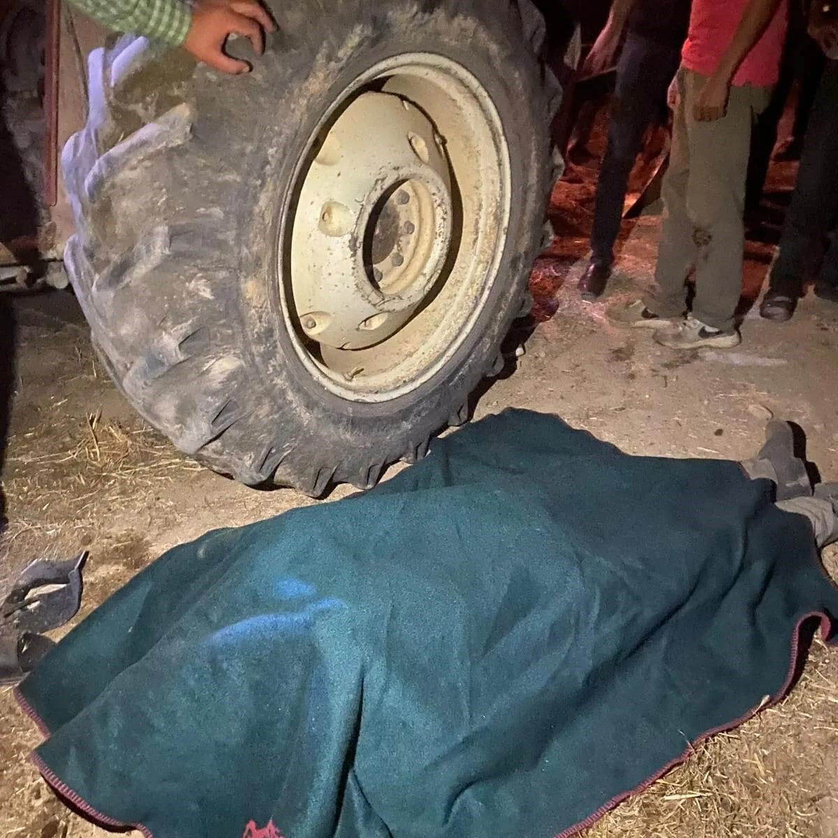 Emekli öğretmen Ahmet Sarı'nın feci sonu: Kullandığı traktörün altında kaldı Emekli öğretmen Ahmet Sarı'nın feci sonu: Kullandığı traktörün altında kaldı - 1. Resim