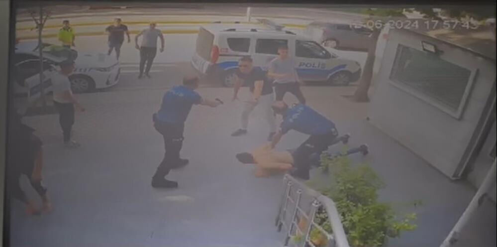 Eskişehir'de sokak ortasında baltayla adam kovalayan şüpheli etkisiz hale getirildi - 3. Resim