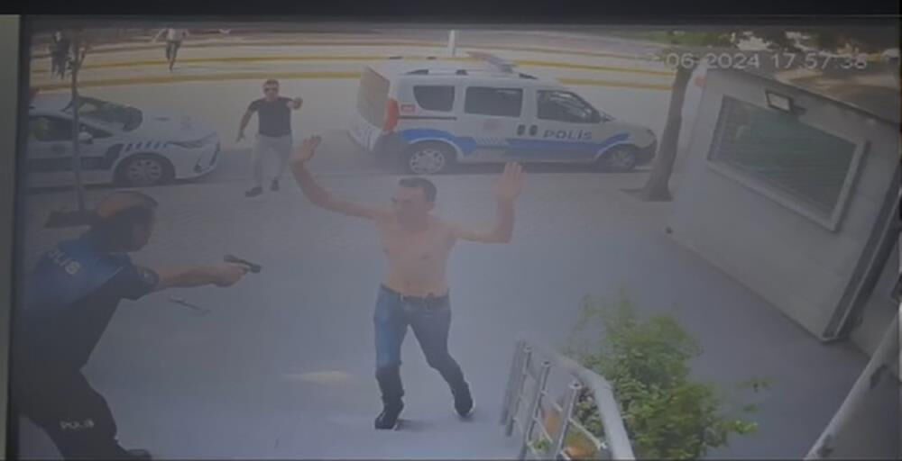 Eskişehir'de sokak ortasında baltayla adam kovalayan şüpheli etkisiz hale getirildi - 2. Resim