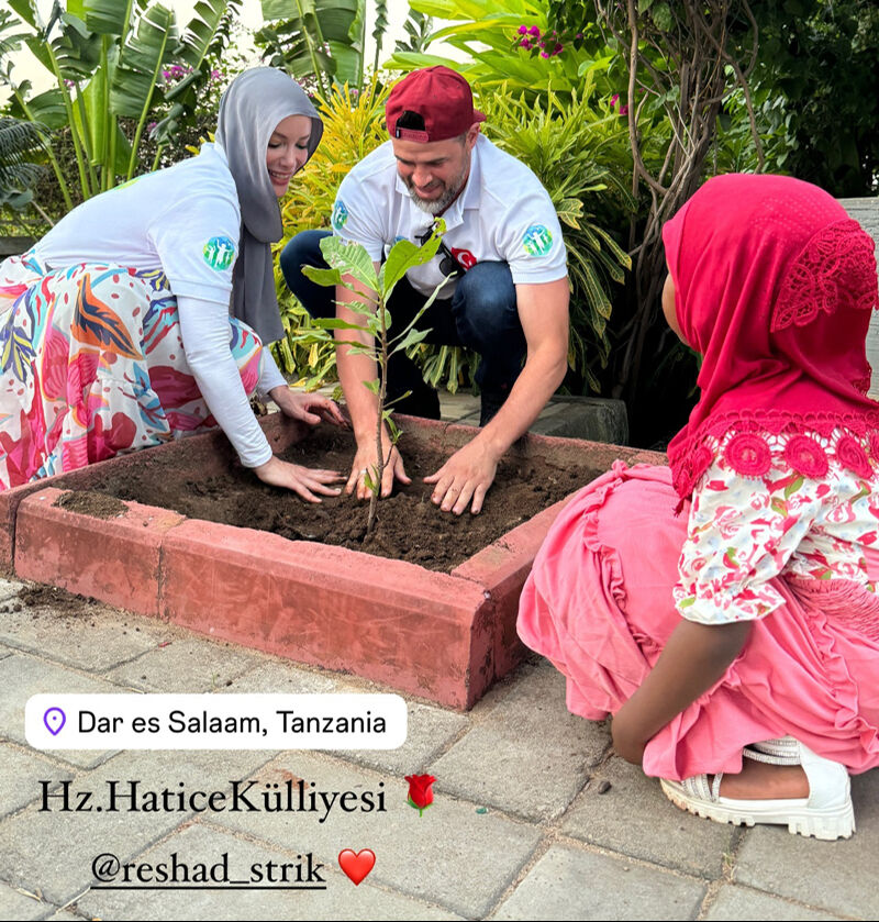 Gamze Özçelik ve eşi Reshad Strik balayı yerine yardıma gitti, yaptıklarıyla gönülleri fethetti - 3. Resim