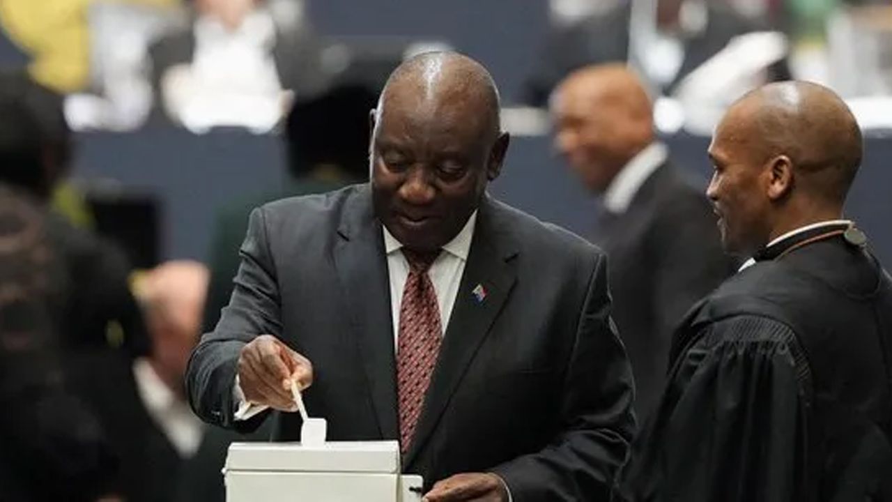 Güney Afrika'da Cyril Ramaphosa yeniden cumhurbaşkanı oldu - Dünya