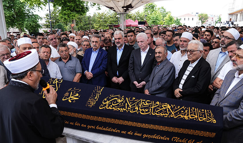 İlahiyatçı Yusuf Kavaklı’ya son görev! Tabutu omuzlarda taşındı İlahiyatçı Yusuf Kavaklı’ya son görev! Tabutu omuzlarda taşındı - 2. Resim