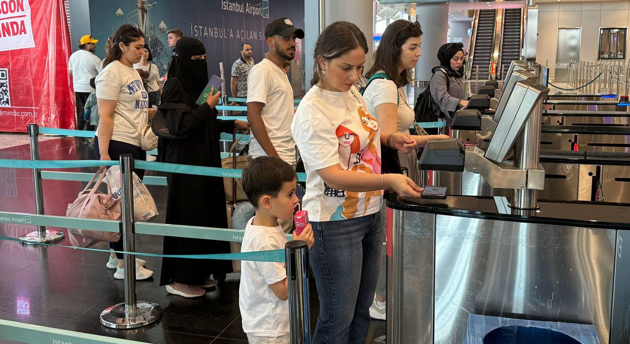 İstanbul Havalimanı'nda bayram yoğunluğu! 250 bini aşkın yolcuya ev sahipliği yapacak İstanbul Havalimanı'nda bayram yoğunluğu! 250 bini aşkın yolcuya ev sahipliği yapacak - 1. Resim