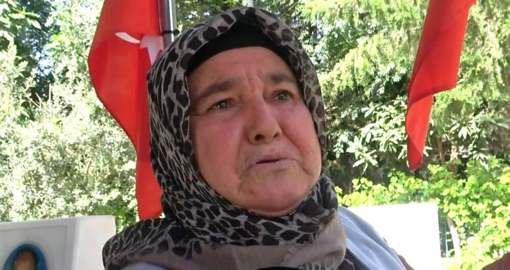 Şehit annesinden yürek yakan sözler: Yılanlardan korkmasam gece mezarı başında yatarım - 1. Resim